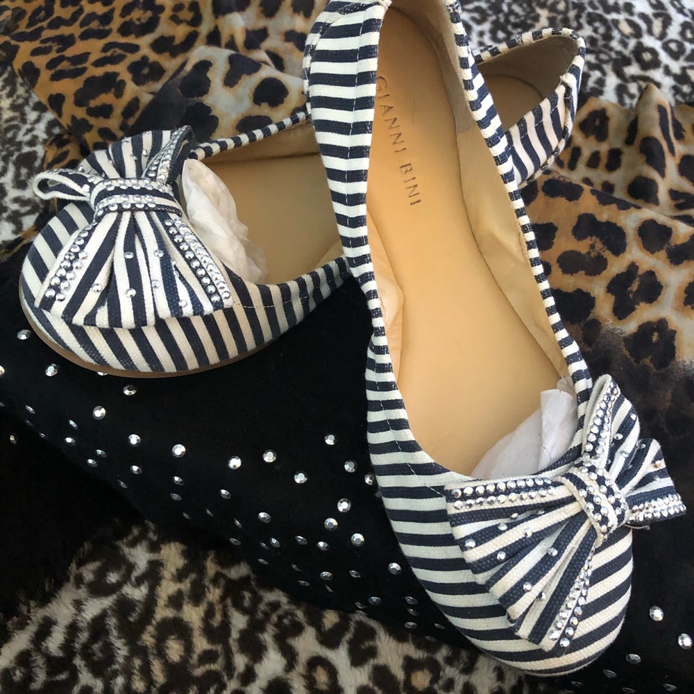 Gianni Bini blue striped flats